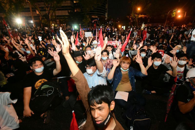 ด่วน ม็อบราษฎร REDEM ประกาศยุติชุมนุมหน้าศาลอาญาแล้ว