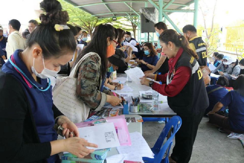 เจ้าหน้าที่กระทรวงแรงงาน สมุทรปราการ ลงพื้นที่รับคำร้องพนักงาน และช่วยดูแลสิทธิประโยชน์ตามกฎหมาย