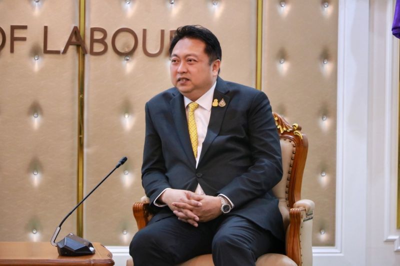 สุชาติ ชมกลิ่น