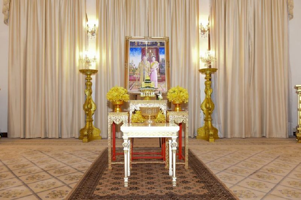 "ในหลวง"พระราชทานแจกันดอกไม้ เนื่องในวันคล้ายวันเกิด พล.อ.ประยุทธ์