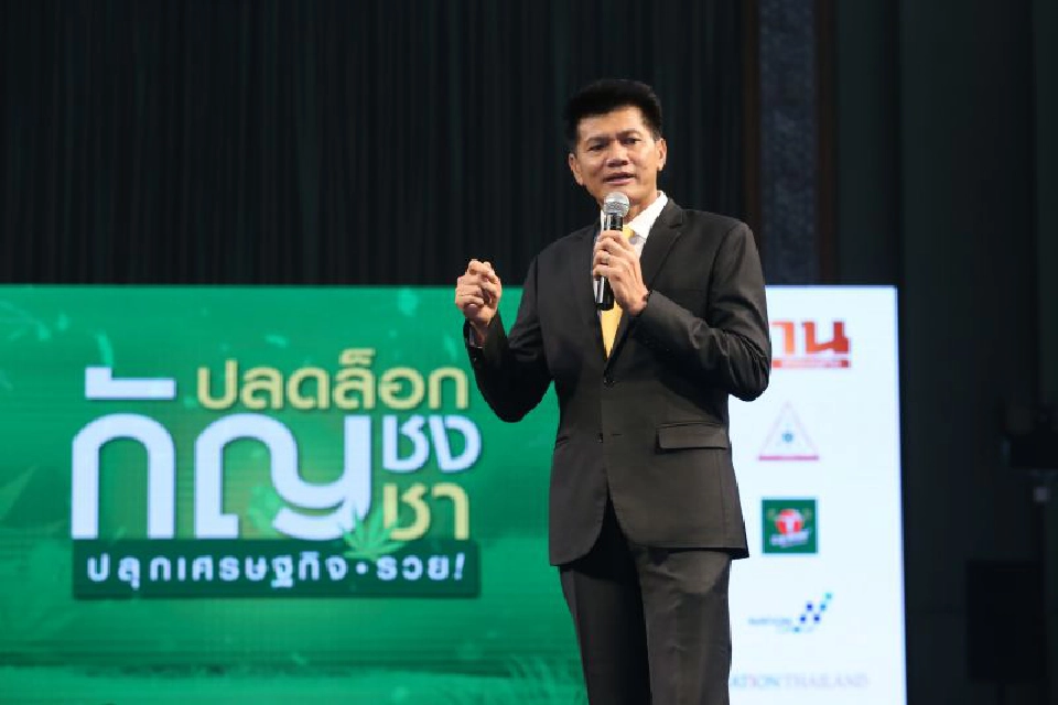 ดร.สาธิต ปิตุเตชะ รัฐมนตรีช่วยว่าการกระทรวงสาธารณสุข