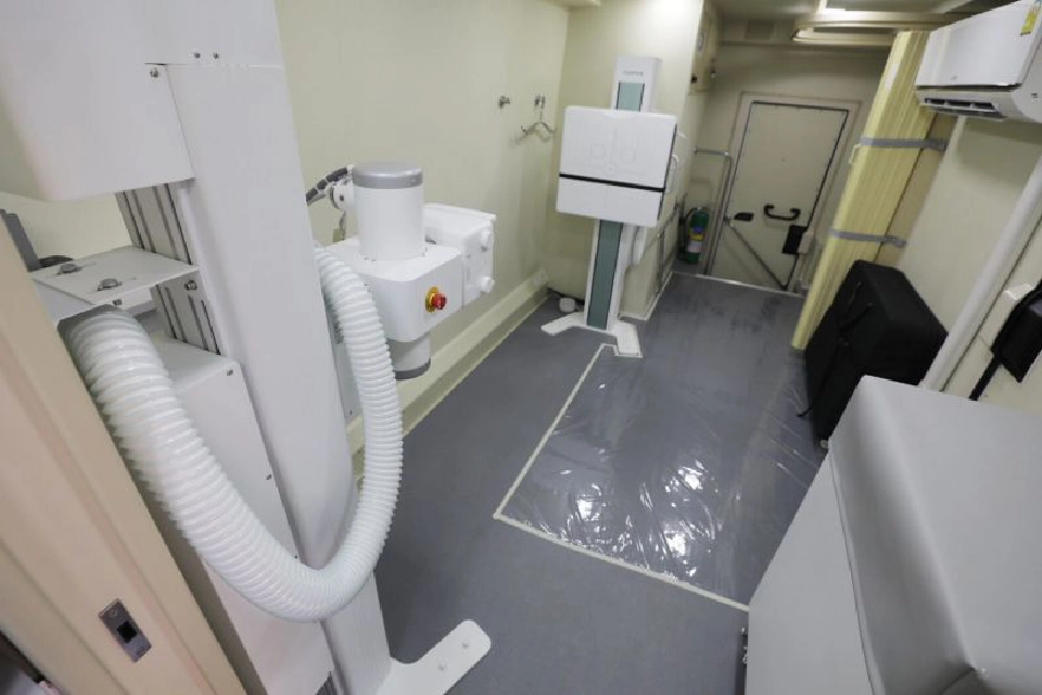 ในหลวงและพระราชินี โปรดเกล้าฯ พระราชทานรถเอกซเรย์ระบบดิจิทัลทัลทันสมัยที่สุดในโลก