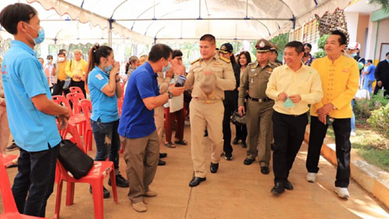 "ธรรมนัส" ลุยขับเคลื่อนไทยไปด้วยกัน จ.เชียงรายรับฟังข้อมูลความเดือดร้อนพร้อมรับมือภัยแล้ง "ธรรมนัส" ลุยขับเคลื่อนไทยไปด้วยกัน จ.เชียงรายรับฟังข้อมูลความเดือดร้อนพร้อมรับมือภัยแล้ง