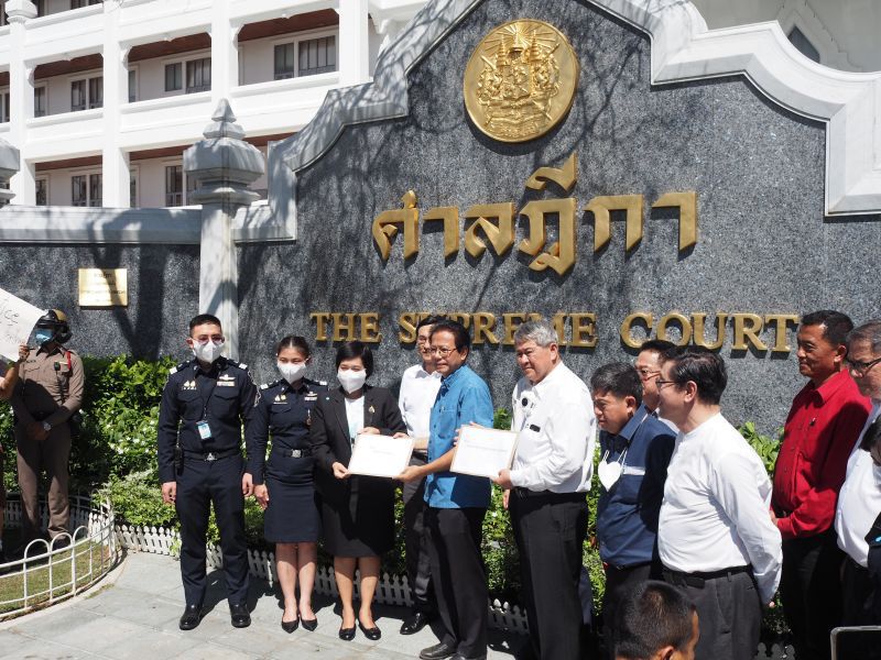 ปฏิบัติการ "Oct DEM" คนเตือนตุลา ขยับ จี้ปล่อยม็อบ 3 นิ้ว (ประมวลภาพ)  