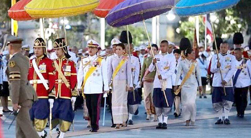 ในหลวงรัชกาลที่10 พระราชินี เสด็จฯ ถวายบังคมสมเด็จพระบูรพมหากษัตริยาธิราช ในหลวงรัชกาลที่10 พระราชินี เสด็จฯ ถวายบังคมสมเด็จพระบูรพมหากษัตริยาธิราช