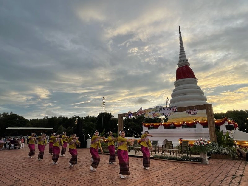 “เที่ยวพระเจดีย์กลางน้ำ วิถีถิ่นระยอง” 