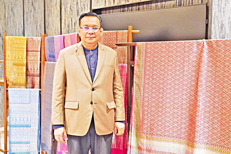 อาจารย์วีรธรรม ตระกูลเงินไทย