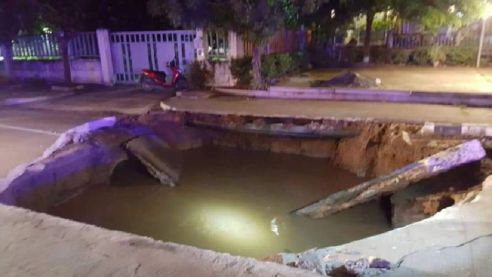 อื้อหือ เมืองโคราช ถนนยุบตัวกว้าง 5 เมตร