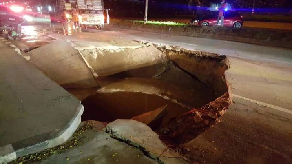 อื้อหือ เมืองโคราช ถนนยุบตัวกว้าง 5 เมตร