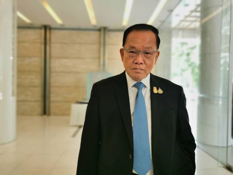 สันติ พร้อมพัฒน์ รมช.คลัง