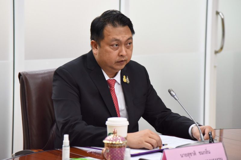 นายสุชาติ ชมกลิ่น รัฐมนตรีว่าการกระทรวงแรงงาน ประชุมทางไกลจังหวัดระนอง ขับเคลื่อนนโยบายของรัฐบาล
