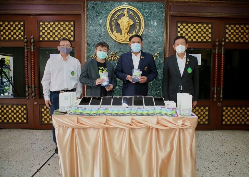 กทม.รับมอบโทรศัพท์มือถือพร้อมแพ็กเกจโทรฟรีจาก AIS สนับสนุนภารกิจศูนย์เอราวัณ