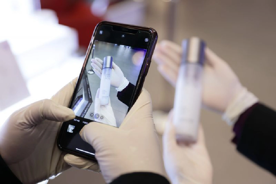 วันสยาม ตอบสนองทุกไลฟ์สไตล์ กับบริการสุดพิเศษ ช้อปปิ้งเหนือระดับครบทุกความต้องการ ทุกที่ ทุกเวลา  ณ สยามพารากอน สยามเซ็นเตอร์ และสยามดิสคัฟเวอรี่ 