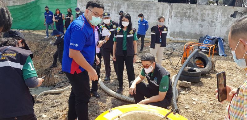 คพ.ติดตามปัญหาสิ่งแวดล้อมเพลิงไหม้ “ประภากร ออยล์”ดูดน้ำมันรั่วได้แล้ว