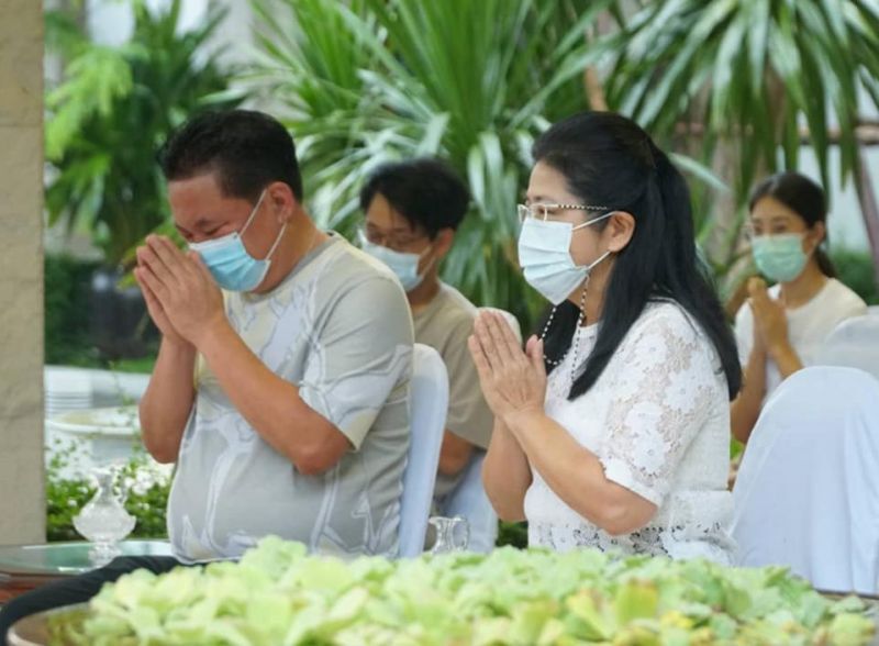 คุณหญิงสุดารัตน์ ทำบุญวันเกิดครบ 60 ปี ขอคนไทยพ้นมหาวิกฤติโควิด 