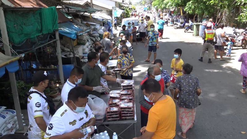 “ปชป.สงขลา”เดินหน้าช่วยเหลือชาวชุมชนได้รับผลกระทบโควิด             
