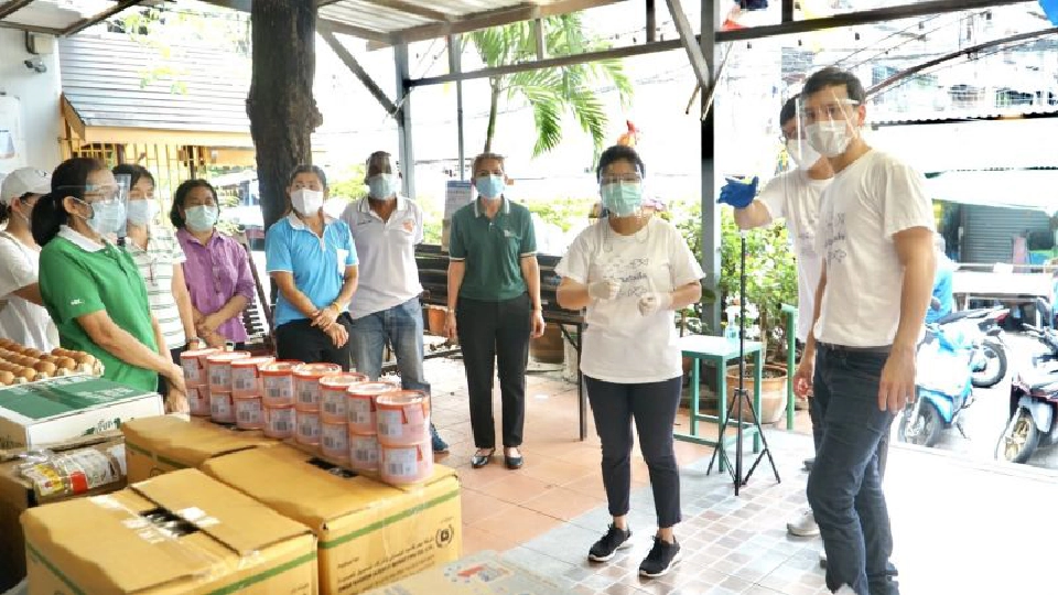 “หญิงหน่อย”นำทีมไทยสร้างไทยช่วยชุมชนบ่อนไก่