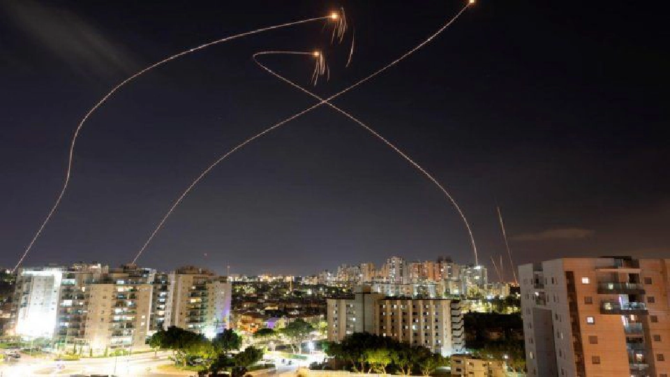 การโจมตีเกิดขึ้นทั้งวันทั้งคืน