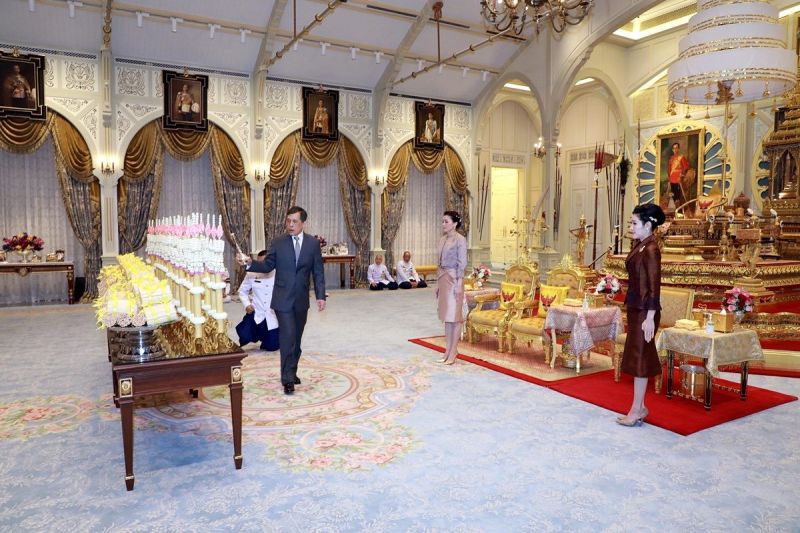 "ในหลวง-พระราชินี" พระราชทานพระบรมราชวโรกาสให้ "องคมนตรี" เฝ้าฯถวายสัตย์ฯ