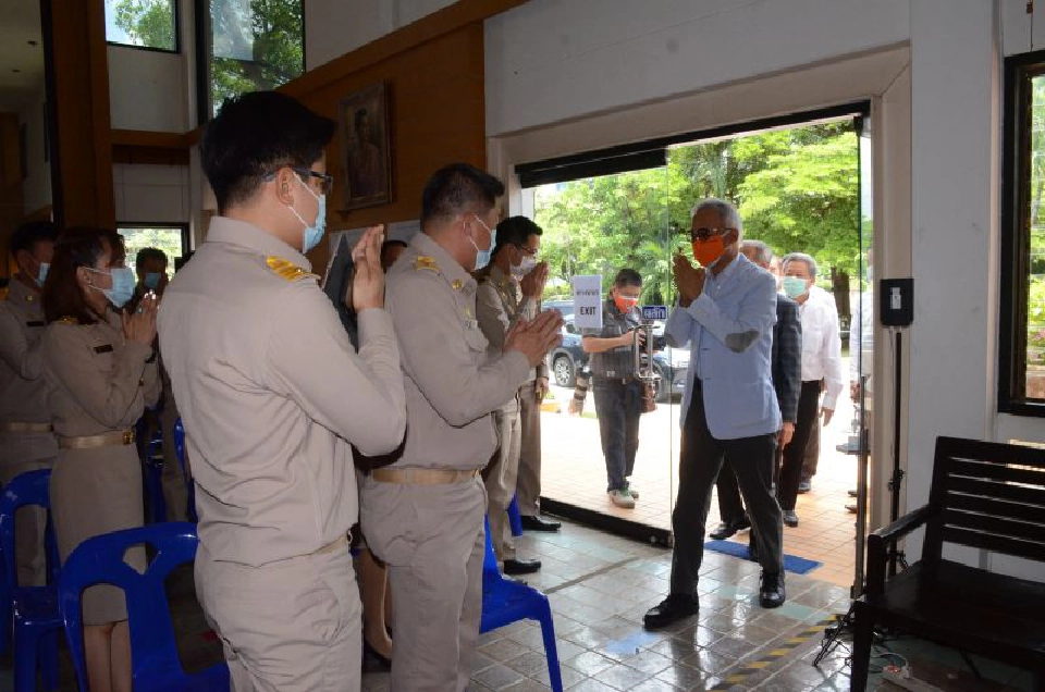 "สุวัจน์"ประดับเครื่องหมาย"24ส.ท."เทศบาลนครโคราชพร้อม"ลุยงาน" 