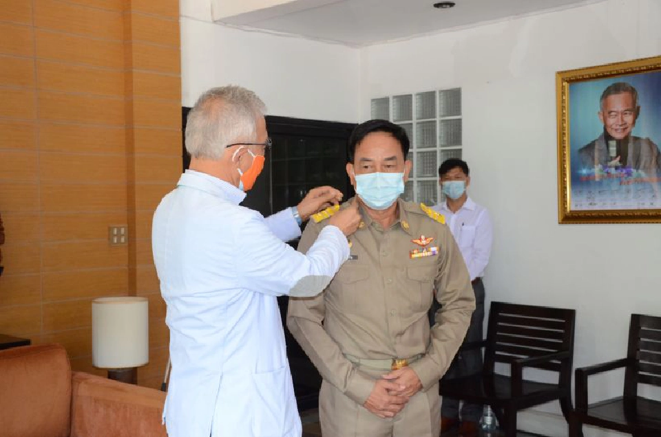 "สุวัจน์"ประดับเครื่องหมาย"24ส.ท."เทศบาลนครโคราชพร้อม"ลุยงาน" 