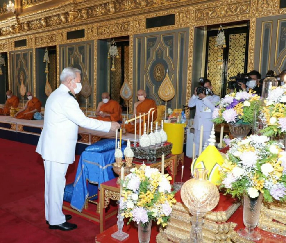 ‘ในหลวง’ โปรดเกล้าฯให้ประธานองคมนตรี เป็นผู้แทนพระองค์ บำเพ็ญพระราชกุศลถวายภัตตาหารเพล ถวายสังฆทานแด่พระสงฆ์ เนื่องในโอกาสวันเฉลิมพระชนมพรรษา 'พระราชินี'