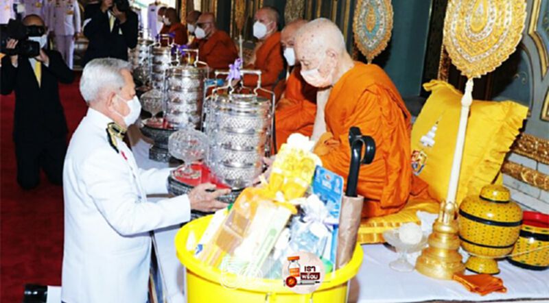 ‘ในหลวง’ โปรดเกล้าฯให้ประธานองคมนตรี เป็นผู้แทนพระองค์ บำเพ็ญพระราชกุศลถวายภัตตาหารเพล ถวายสังฆทานแด่พระสงฆ์ เนื่องในโอกาสวันเฉลิมพระชนมพรรษา 'พระราชินี' ‘ในหลวง’ โปรดเกล้าฯให้ประธานองคมนตรี เป็นผู้แทนพระองค์ บำเพ็ญพระราชกุศลถวายภัตตาหารเพล ถวายสังฆทานแด่พระสงฆ์ เนื่องในโอกาสวันเฉลิมพระชนมพรรษา 'พระราชินี'