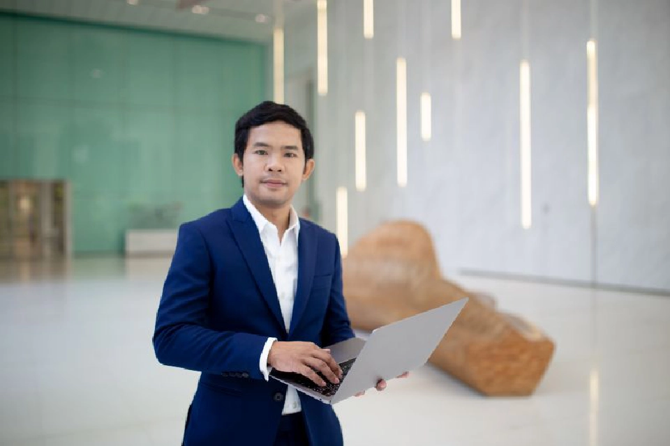 ปรมินทร์ อินโสม กรรมการและผู้ก่อตั้ง สตางค์ คอร์ปอเรชั่น