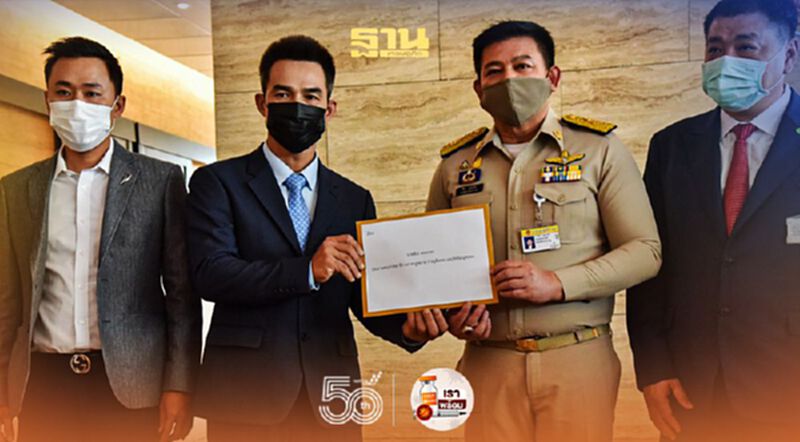 “ลุงพล-ป้าแต๋น”บุกสภา ร้อง"สิระ"ปมถูกออกหมายจับ “ลุงพล-ป้าแต๋น”บุกสภา ร้อง"สิระ"ปมถูกออกหมายจับ