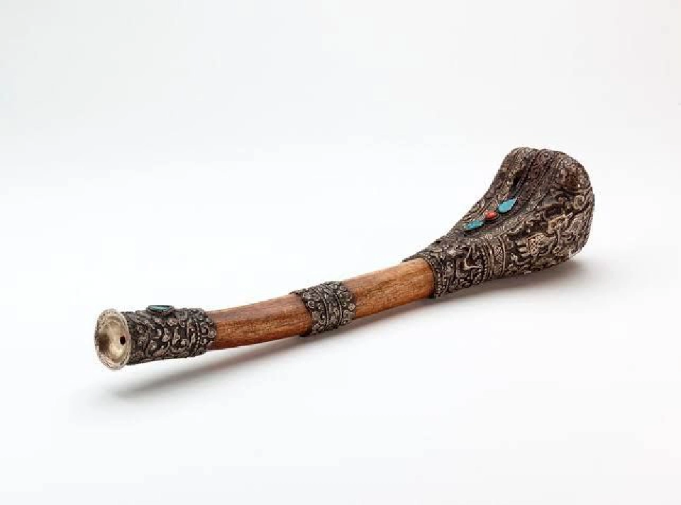 รูปแตรทิเบตกระดูกคน