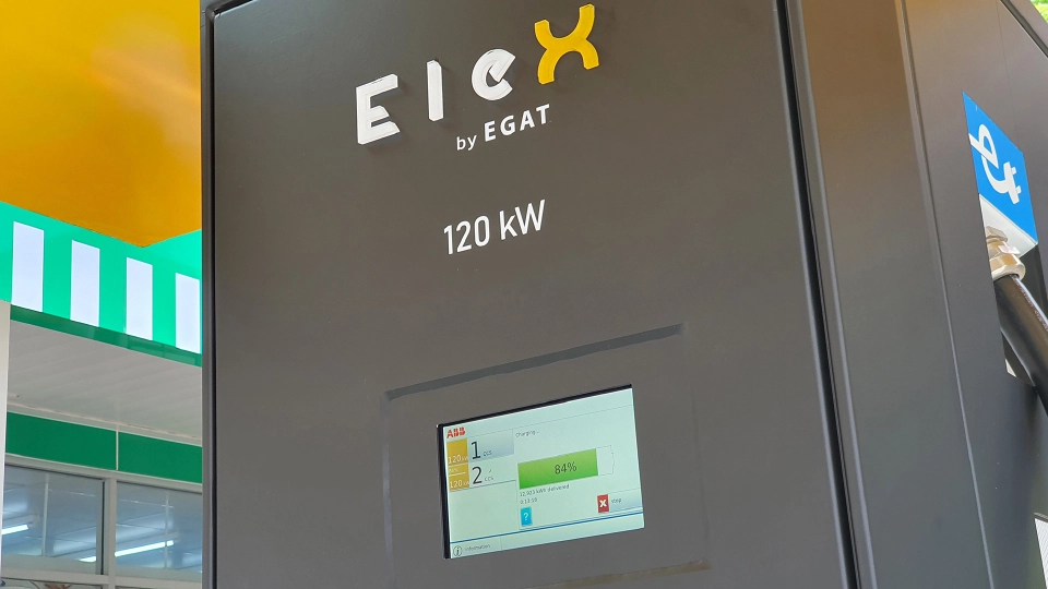 กฟผ. ติดตั้ง ABB Terra 124 สถานีชาร์จไฟฟ้าใน ปั้มพีที เคลมชาร์จเร็วปี๊ด