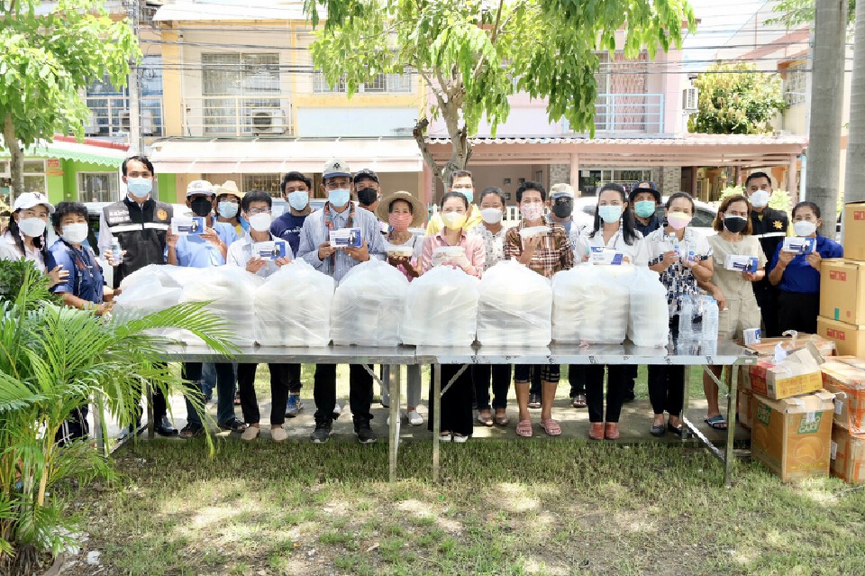 "ธรรมนัส" มอบ ส.ส.ไพลิน นำข้าวกล่องส่งต่อผู้กักตัวโควิด-19