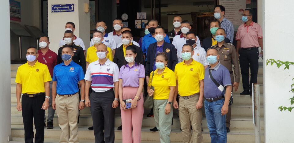 "ธรรมนัส" ควงตท.25 มอบเตียง-เครื่องนอน โรงพยาบาลสนาม ฉะเชิงเทรา
