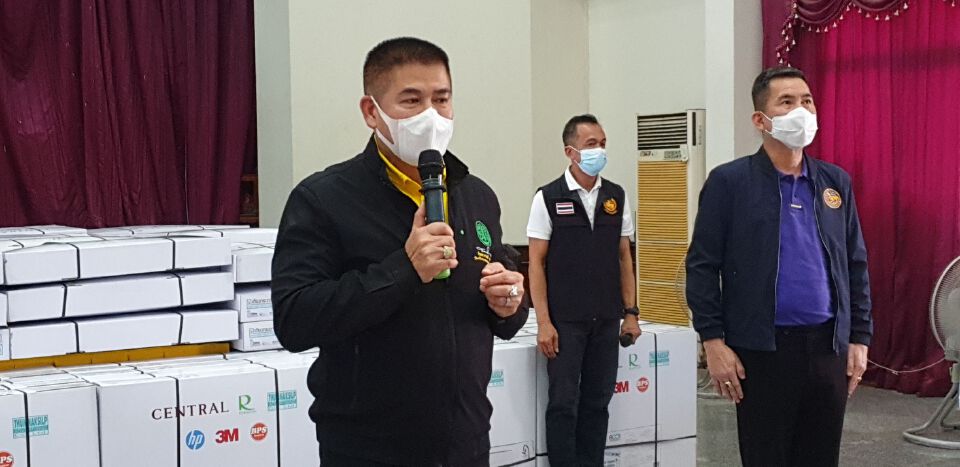 "ธรรมนัส" ควงตท.25 มอบเตียง-เครื่องนอน โรงพยาบาลสนาม ฉะเชิงเทรา