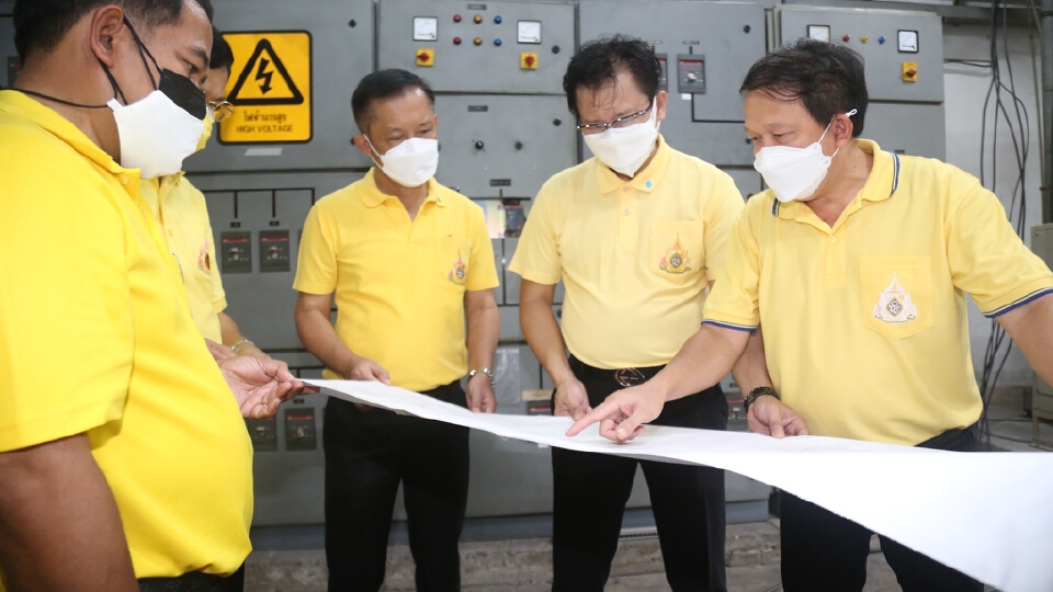 MEA ระดมกำลังติดตั้งระบบไฟฟ้า รพ.สนามใต้ร่มพระบารมี เร่งรองรับผู้ป่วย COVID-19