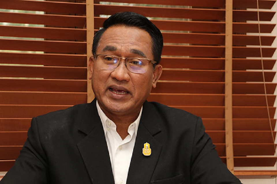 นายสัตวแพทย์สรวิศ ธานีโต 