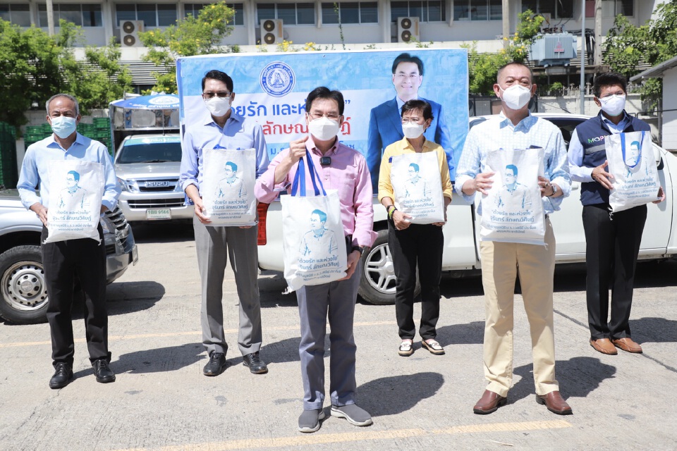 “จุรินทร์”นำทีมปล่อยคาราวาน "ถุงน้ำใจ"  ยัน "ทักษิณ”กลับไทยต้องทำตาม กม.