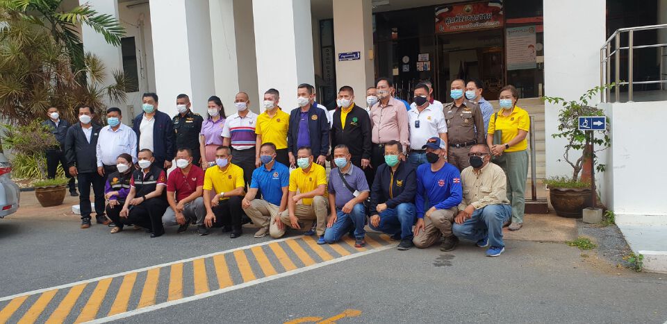 "ธรรมนัส" ควงตท.25 มอบเตียง-เครื่องนอน โรงพยาบาลสนาม ฉะเชิงเทรา