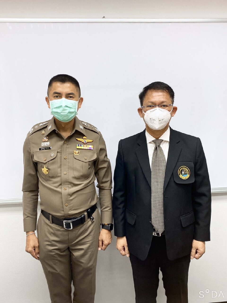 “สมาคมชาวสงขลา”มอบเงินหนุน“บิ๊กโจ๊ก”พาคนใต้ติดโควิด-19 กลับบ้าน