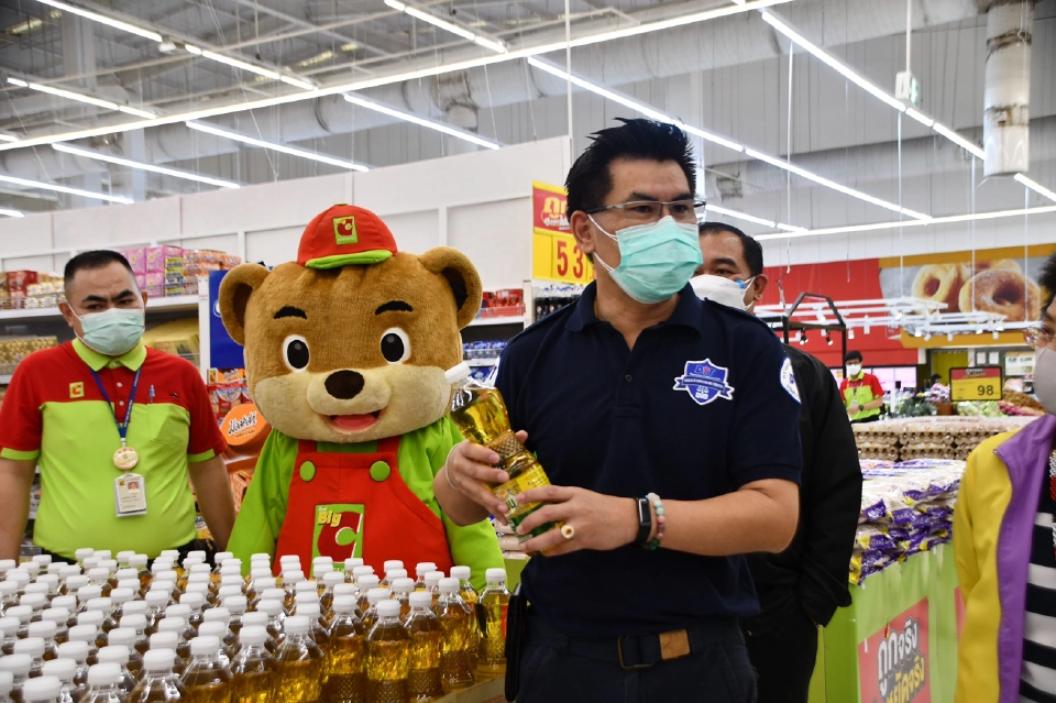 "พาณิชย์" จับมือ "ห้างค้าปลีก" รับซื้อกุ้งจากเกษตรกร ฝ่าวิกฤติโควิด