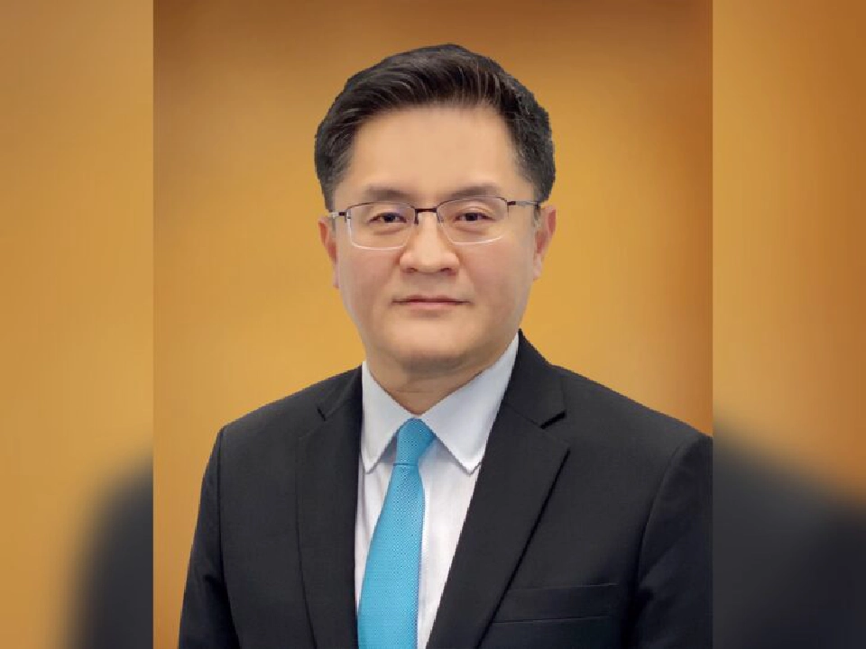 นายธรัฐพร เตชะกิจขจร กรรมการผู้จัดการ บริษัท บริหารสินทรัพย์สุขุมวิท จำกัด (บสส.