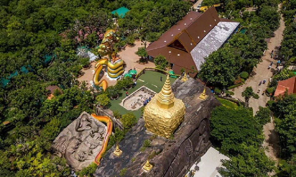 ภาพมุมสูงวัดภูผาแด่น