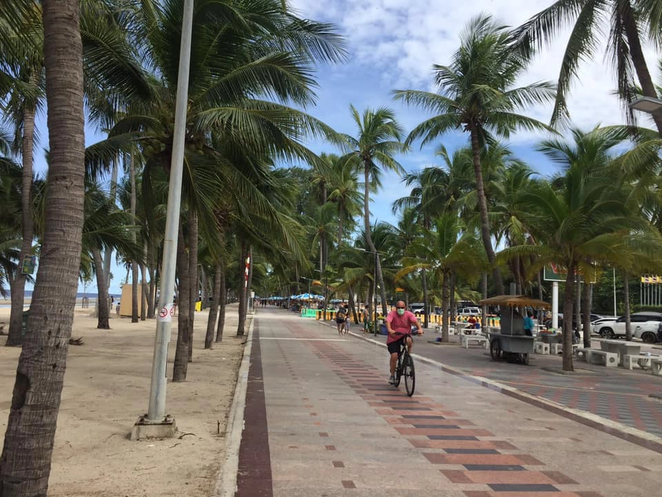 คลายล็อกดาวน์ เที่ยวบางแสนแน่น  นายกตุ้ย ฉะสื่อ โยงภาพเก่า