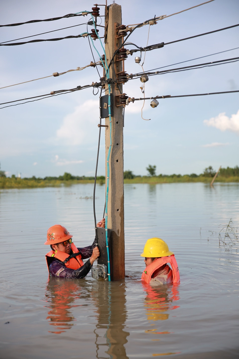 PEA ช่วยเหลือผู้ประสบอุทกภัย ในพื้นที่จังหวัดสุโขทัย