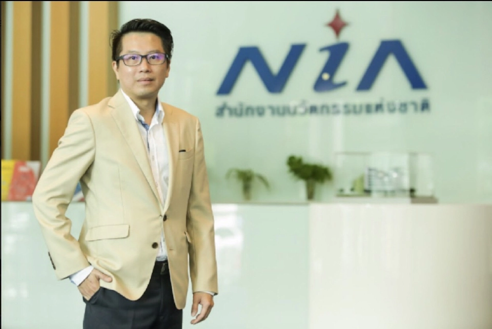 ดร.พันธุ์อาจ ชัยรัตน์ 