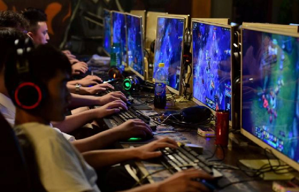 จีนควบคุมชั่วโมงการเล่นเกมออนไลน์เพื่อให้เยาวชนไปทำอย่างอื่นที่มีประโยชน์มากขึ้น 