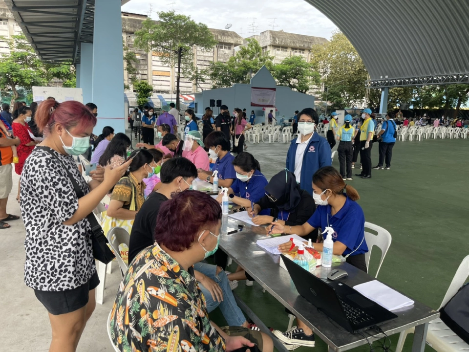 พอช.จับมือสภากาชาดไทย กทม.และกคช. ระดมฉีดวัคซีนโควิด-19 ชุมชนแออัด