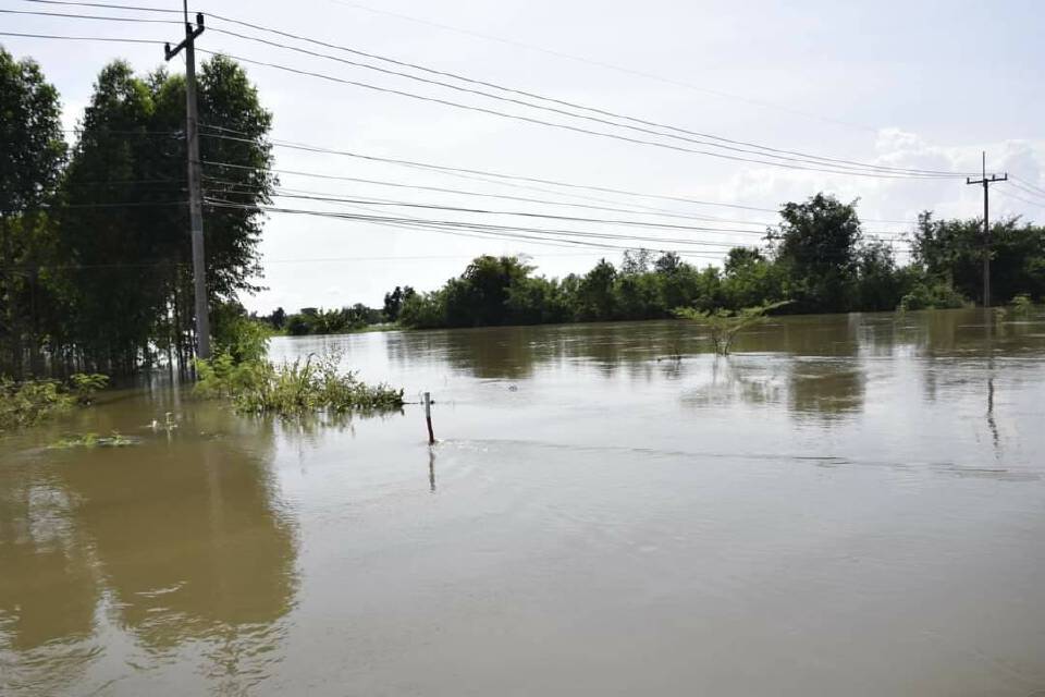 อัพเดทน้ำท่วม ทางหลวงถูกตัดขาด21เส้นทาง15จ.รถผ่านไม่ได้