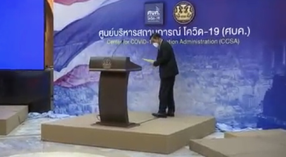“นายกฯ”เพลียนั่งประชุมยาว 3 วัน เดินสะดุดโพเดียมเกือบล้ม