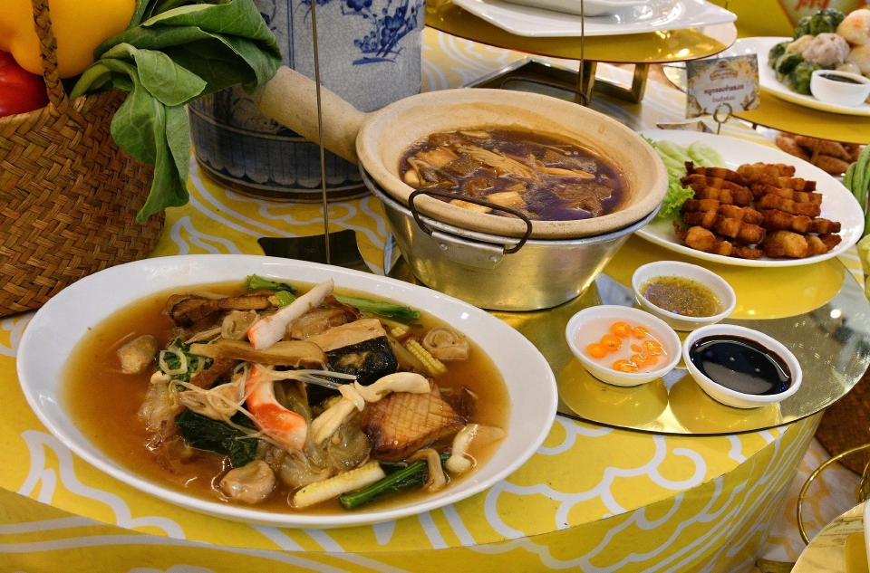 200 ร้านค้า 2,000 เมนู กับตำนานอาหารเจ ของดีปีละครั้ง